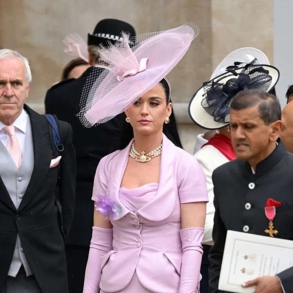 Vivienne Westwood Three Row Pearl Pearls Bas Relief Choker Cream White Necklace - Picture 16 of 17